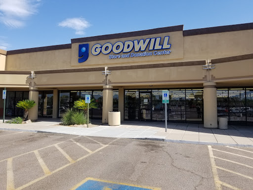 Thrift Store «Southern & Val Vista Goodwill Retail Store & Donation Center», reviews and photos, 3655 E Southern Ave, Mesa, AZ 85206, USA