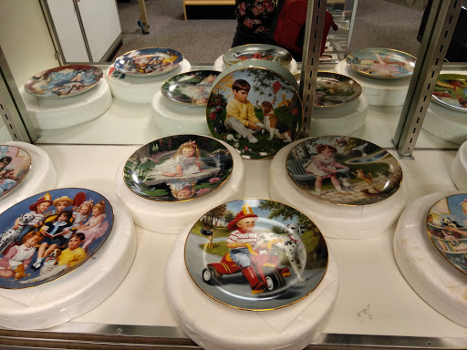 Thrift Store «Thrift 2 Gift», reviews and photos, 900 E Chatham St, Cary, NC 27511, USA