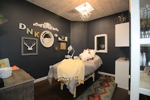 Phenix Salon Suites Orland Hills image