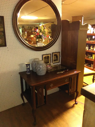Antique Furniture Store «Useful Things Antiques & Collectibles Store», reviews and photos, 11 Crenshaw Ln, Coxs Creek, KY 40013, USA