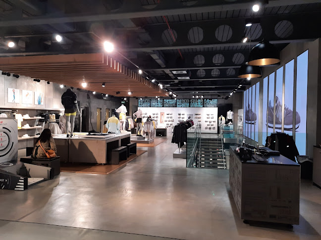 Comments and reviews of New Balance Flagship Store London