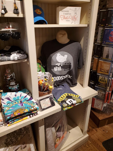 American Restaurant «Cracker Barrel Old Country Store», reviews and photos, 2421 Old Country Inn Dr, Caseyville, IL 62232, USA