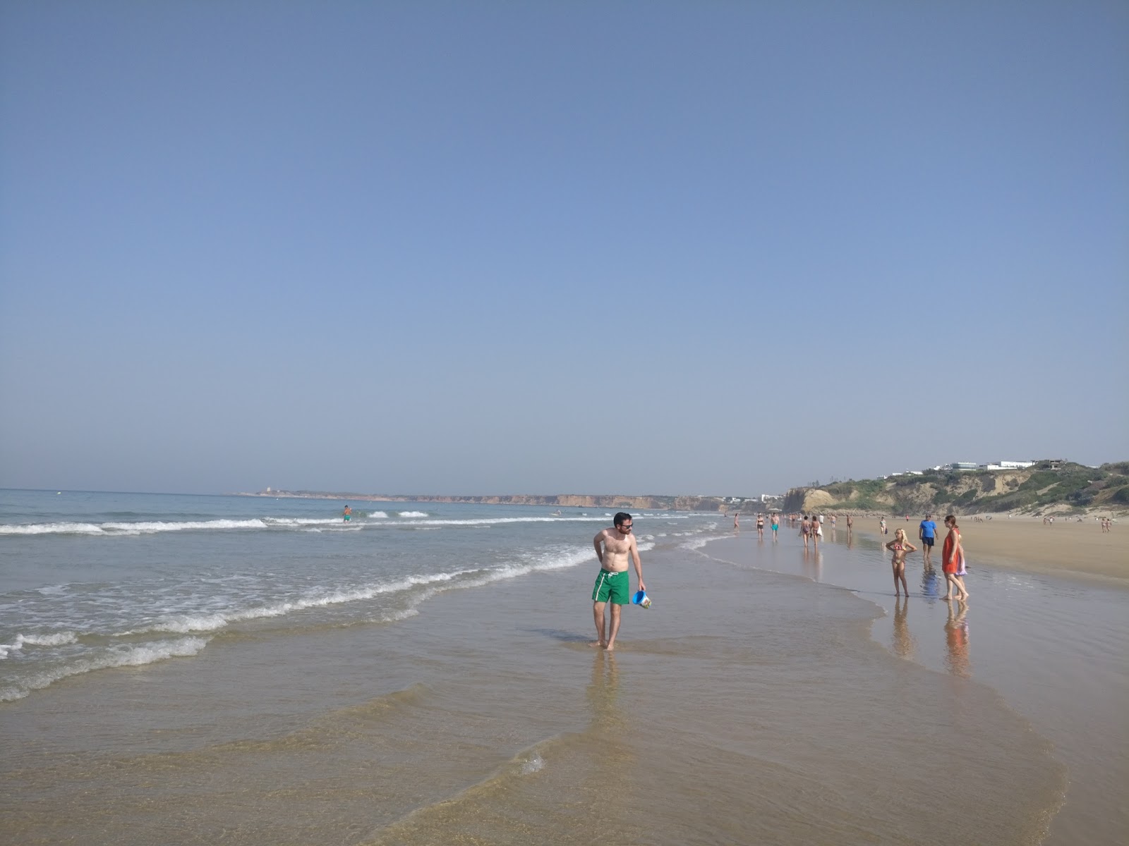 Fotografija Playa de la Fontanilla En Conil z dolga ravna obala