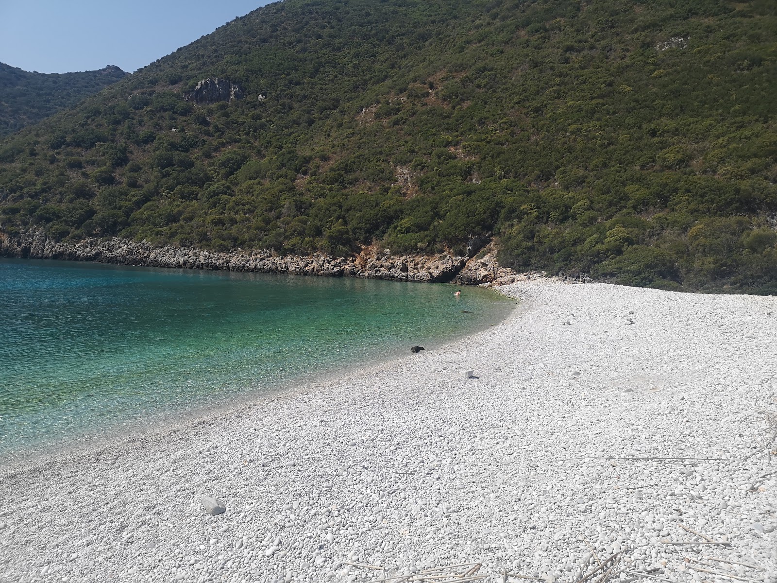 Antrogialos beach'in fotoğrafı doğal alan içinde bulunmaktadır