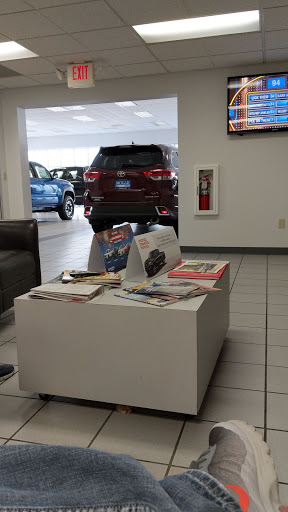 Toyota Dealer «Molle Toyota», reviews and photos, 601 W 103rd St, Kansas City, MO 64114, USA