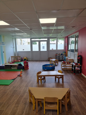 Micro Crèche Montessori Les Minis Explorateurs - La Maison Bleue à Limay