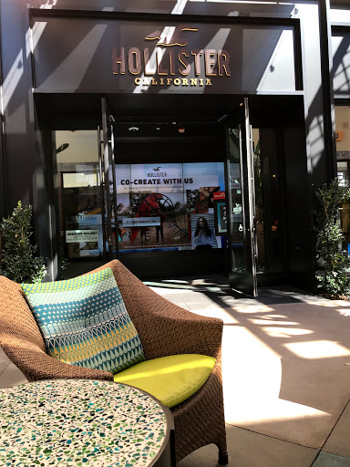 Clothing Store «Hollister Co.», reviews and photos, 647 Spectrum Center Dr, Irvine, CA 92618, USA