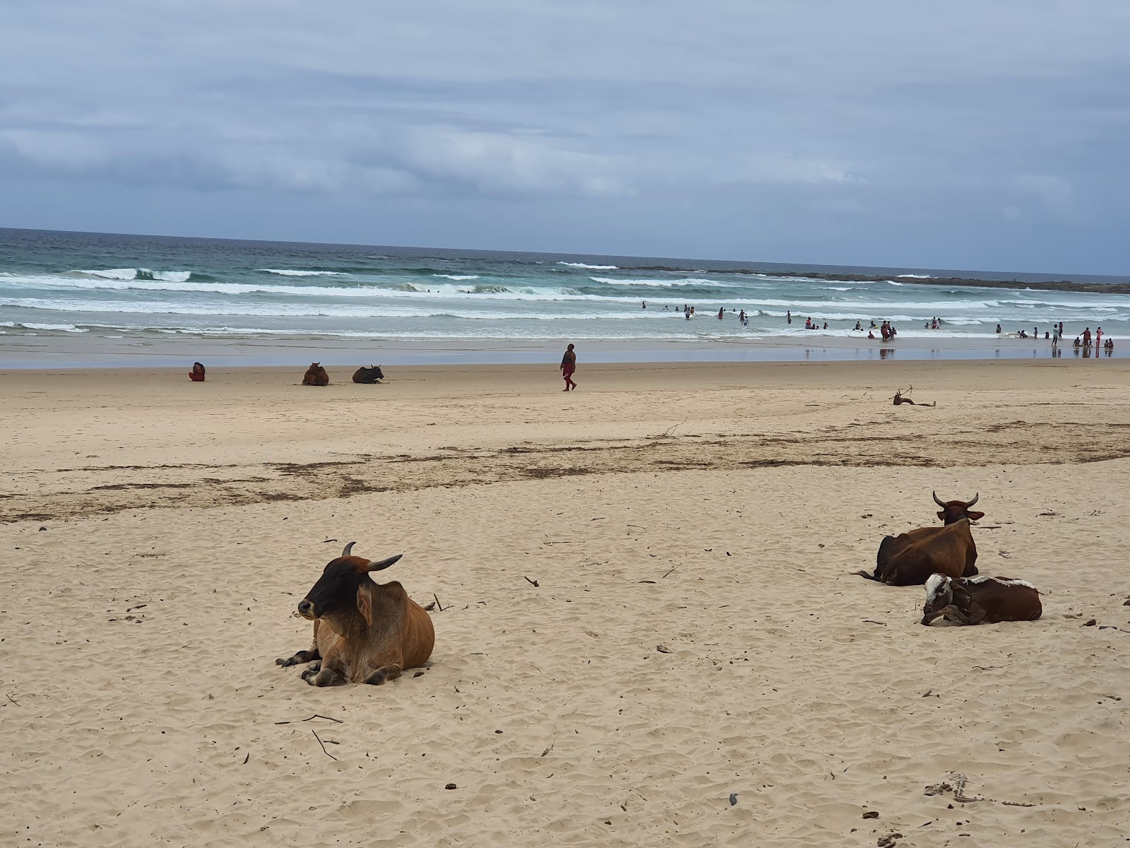 Foto van Nenga beach met gemiddeld niveau van netheid