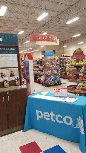 Pet Supply Store «Petco», reviews and photos, 149 Gravois Bluffs Plaza Dr, Fenton, MO 63026, USA