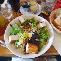 Plats et boissons du Restaurant de hamburgers Schwartz’s Deli à Paris - n°8