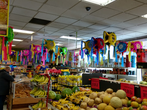 Mexican Grocery Store «La Huerta Mexican & Latin Market», reviews and photos, 405 E Smith St, Kent, WA 98030, USA