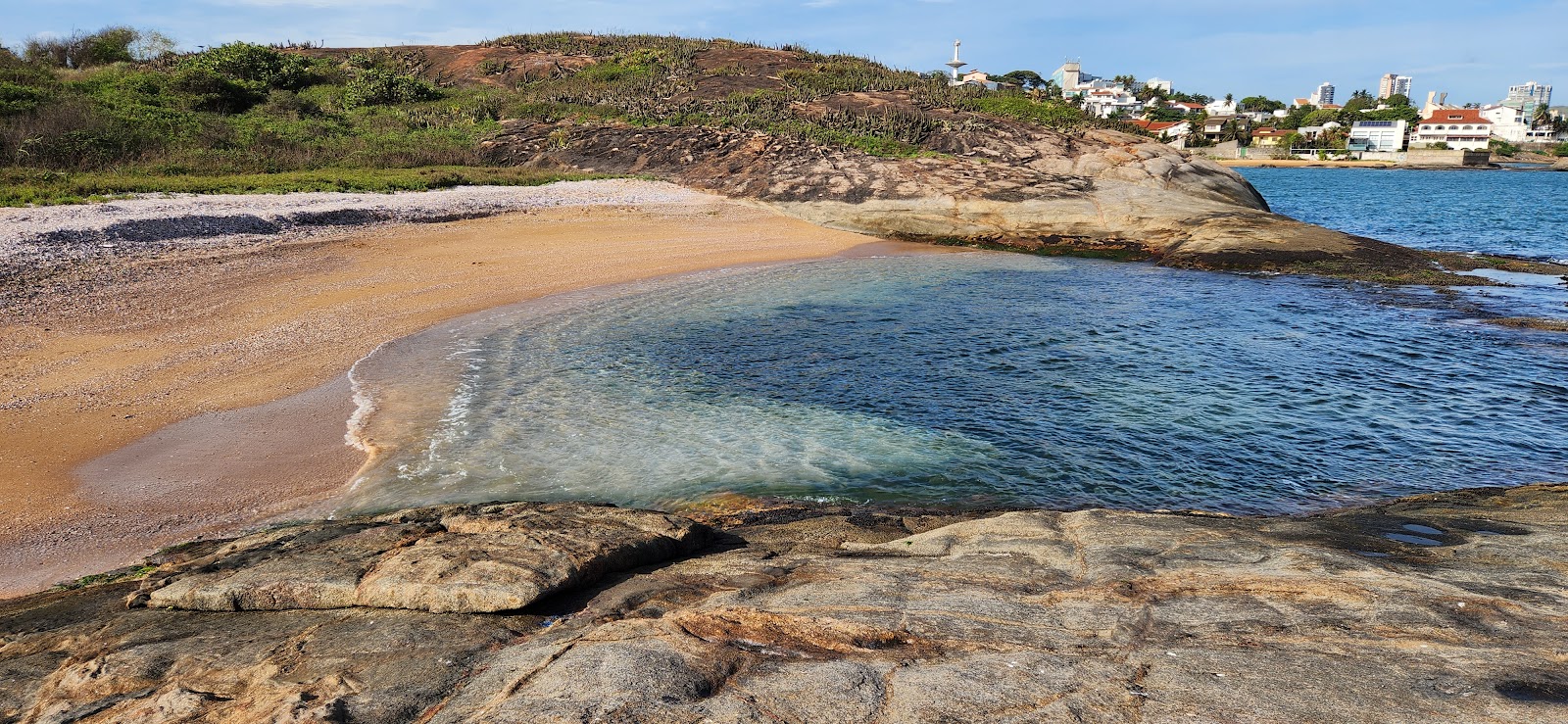 Foto von Ilha da Galheta de Dentro Besch mit beiger muschelsand Oberfläche