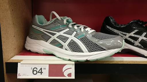 Shoe Store «Famous Footwear», reviews and photos, 371 Putnam Pike, Smithfield, RI 02917, USA