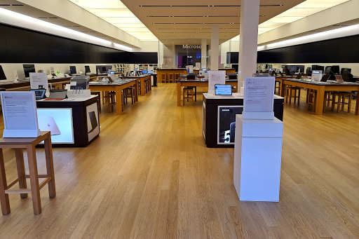 Computer Store «Microsoft Store - Tysons Corner Center», reviews and photos, 1961 Chain Bridge Rd, Tysons, VA 22102, USA