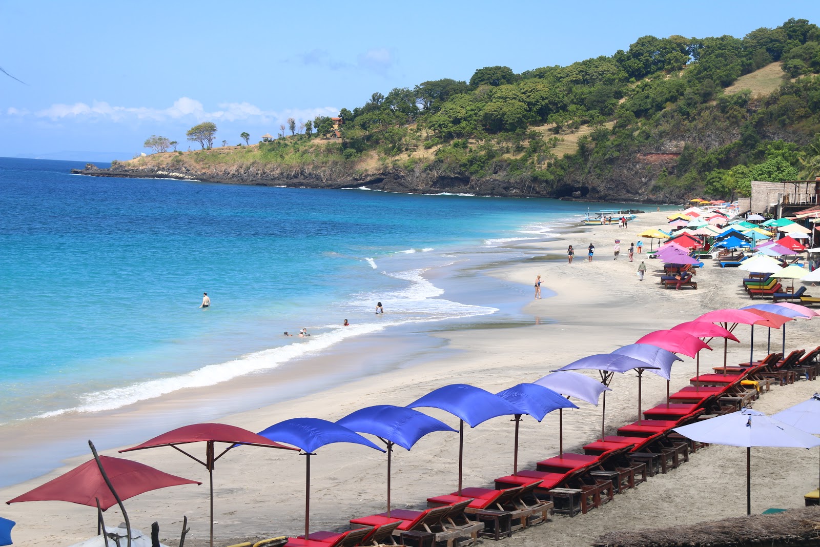 Foto von Virgin Beach mit beiger sand Oberfläche