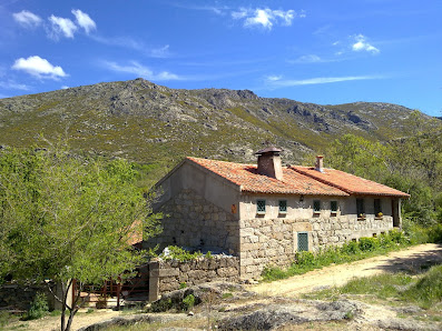 Casa del Cerro de la Fuente + SENDEROS Y HUELLAS C. de la Fuente, 36, 05560 Pradosegar, Ávila, España