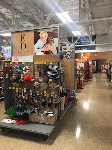 Pet Supply Store «PetSmart», reviews and photos, 215 Needham St, Newton, MA 02464, USA