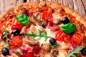 Chequers Pizza image