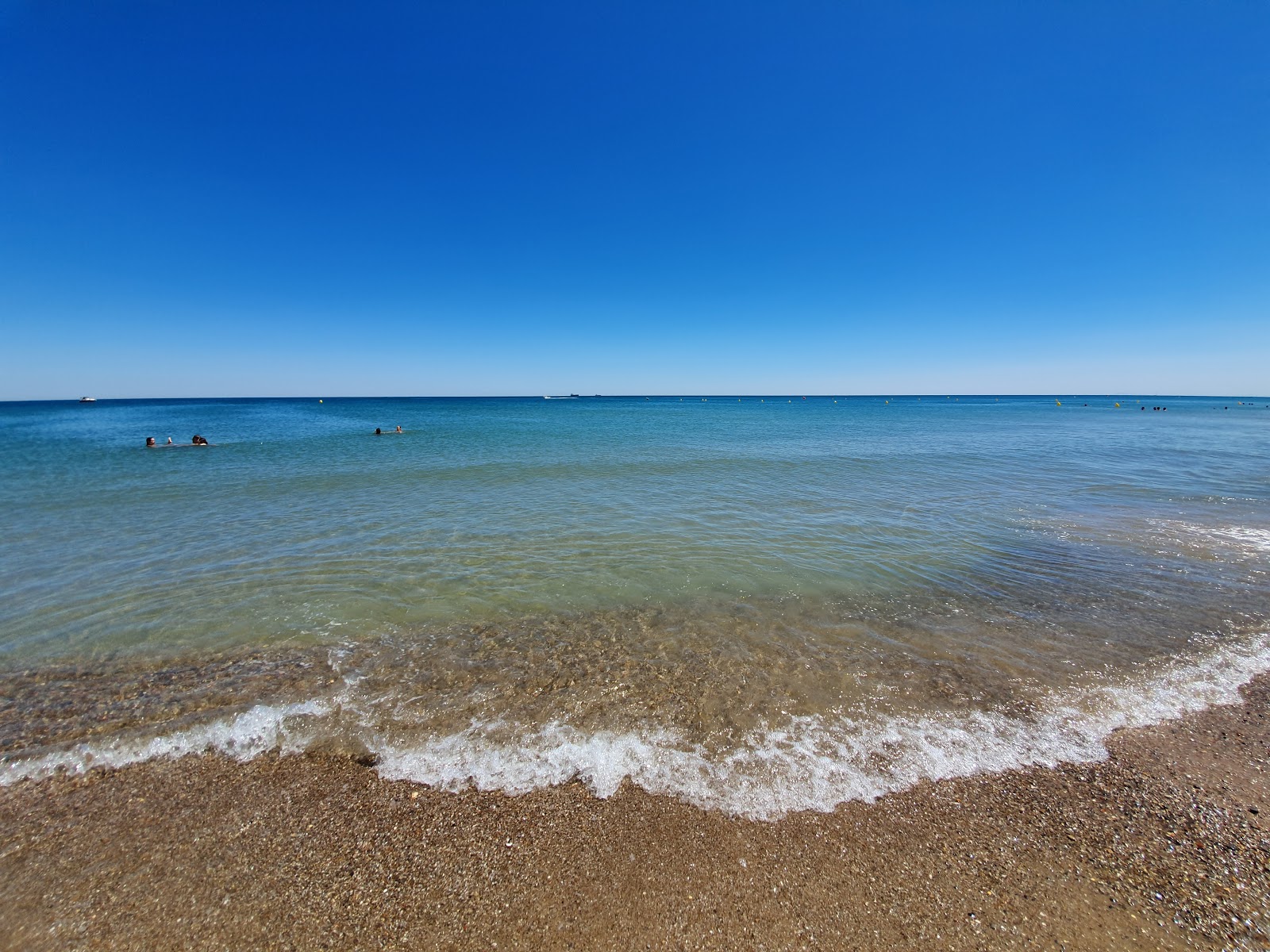 Photo de Pinedo Plage avec moyenne baie