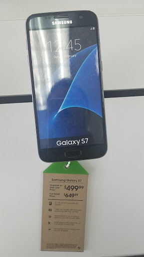 Cell Phone Store «Cricket Wireless Authorized Retailer», reviews and photos, 6946 Cermak Rd, Berwyn, IL 60402, USA