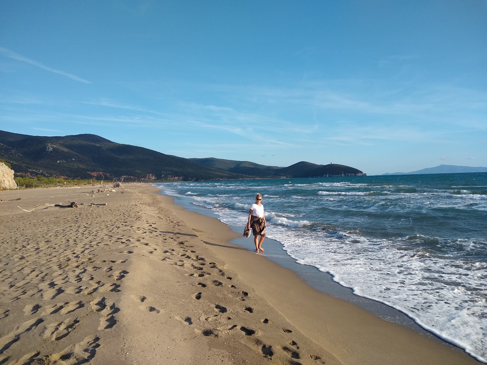 Spiaggia di Collelungo的照片 带有明亮的沙子表面