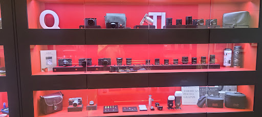 Camera Store «Leica Store Miami», reviews and photos, 372 Miracle Mile, Coral Gables, FL 33134, USA