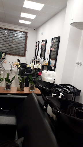 R&V Peluquería y Estética en Colmenarejo, Madrid