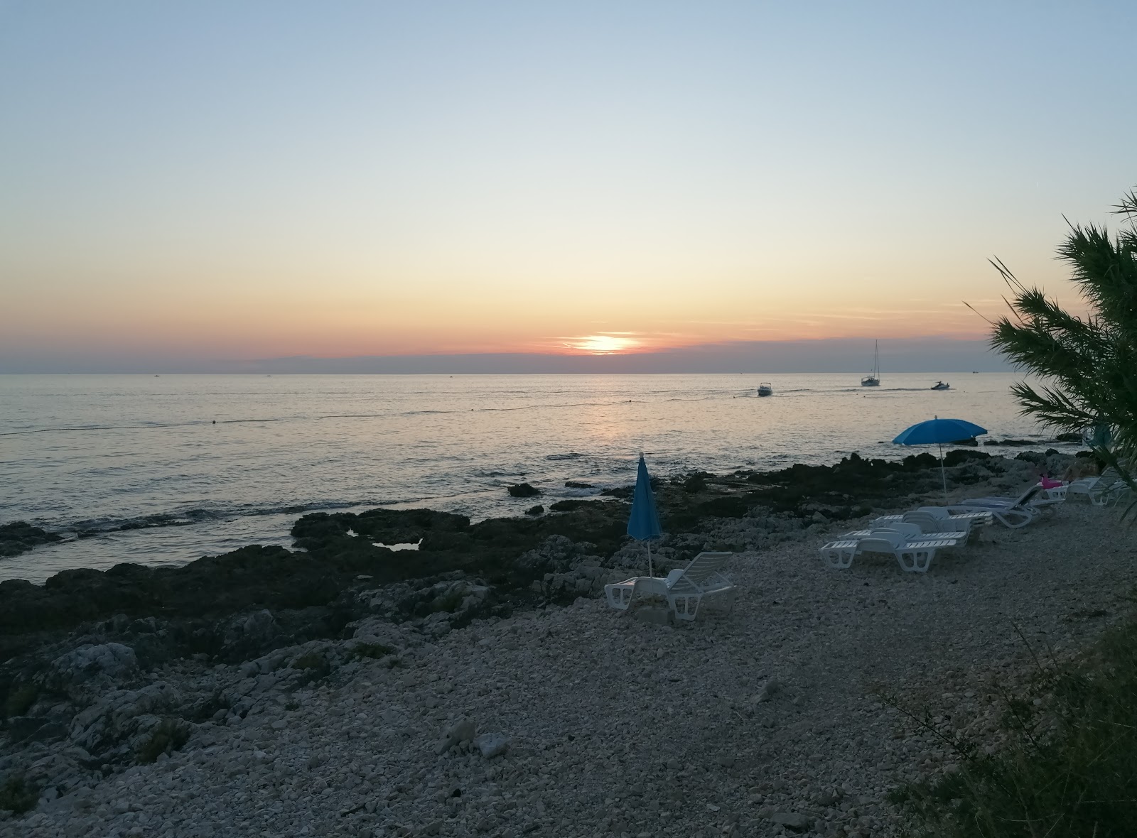 Punta Kriz beach'in fotoğrafı - rahatlamayı sevenler arasında popüler bir yer