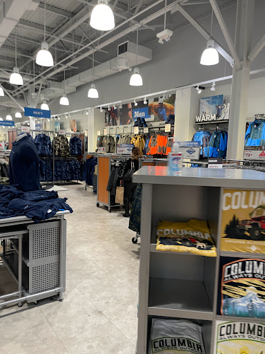 Sportswear Store «Columbia Sportswear Store - Gilroy, CA», reviews and photos, 681 Leavesley Rd d135, Gilroy, CA 95020, USA