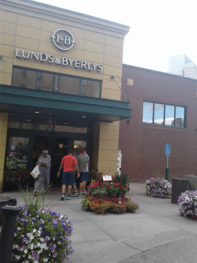 Grocery Store «Lunds & Byerlys Downtown Minneapolis», reviews and photos, 1201 Hennepin Ave, Minneapolis, MN 55403, USA