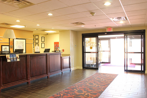 Hotel «Hampton Inn & Suites by Hilton Valdosta/Conference Center», reviews and photos, 2 Meeting Pl, Valdosta, GA 31601, USA