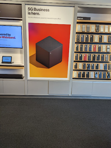 Cell Phone Store «Verizon», reviews and photos, 111 E Ogden Ave #105, Naperville, IL 60563, USA