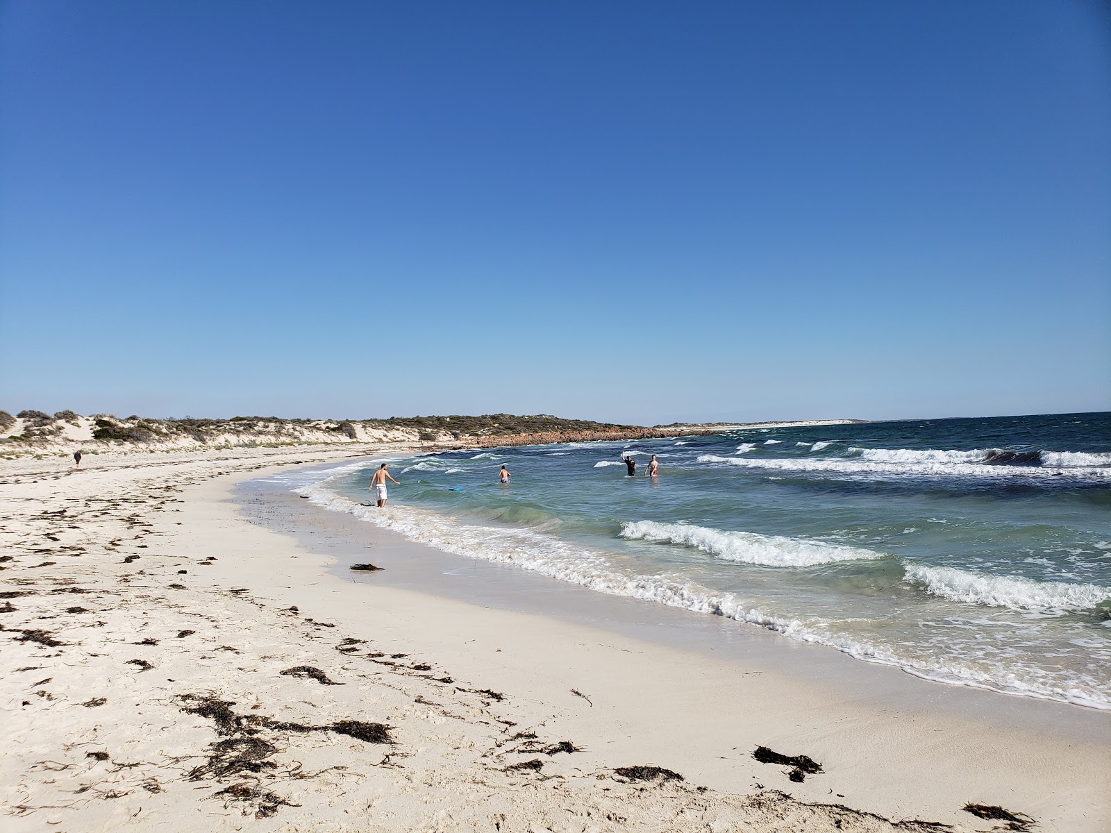 Foto de Rifle Butts Beach com areia bege superfície