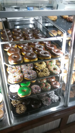 Donut Shop «Yum Yum Donuts», reviews and photos, 502 N Wilson Way, Stockton, CA 95205, USA