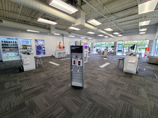 Cell Phone Store «GoWireless Verizon Authorized Retailer», reviews and photos, 2699 N Forest Ridge Blvd, Hernando, FL 34442, USA