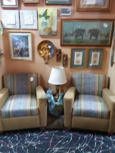 Flea Market «Springfield Flea Market & Gifts», reviews and photos, 1325 E Trafficway St, Springfield, MO 65802, USA