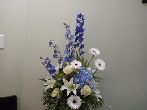 Florist «The Zionsville Flower Company», reviews and photos, 575 S Main St, Zionsville, IN 46077, USA