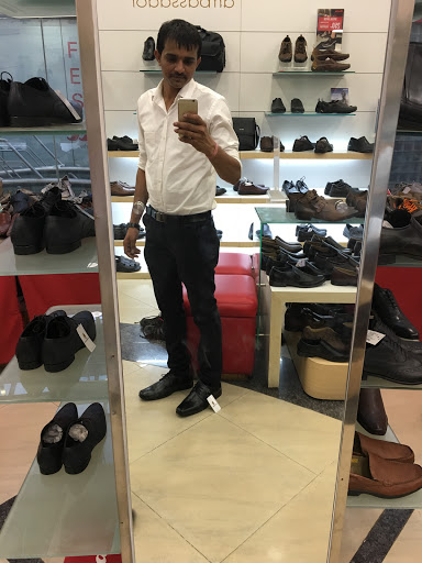 Stores to buy boots Mumbai