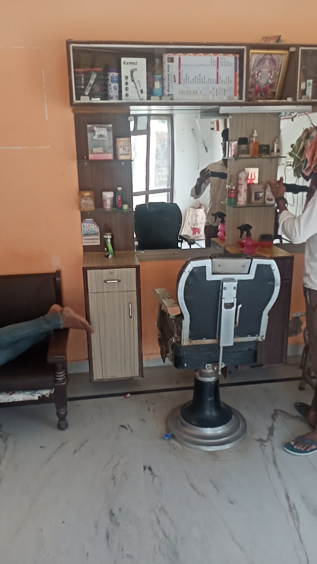 Jagdamba hair saloon