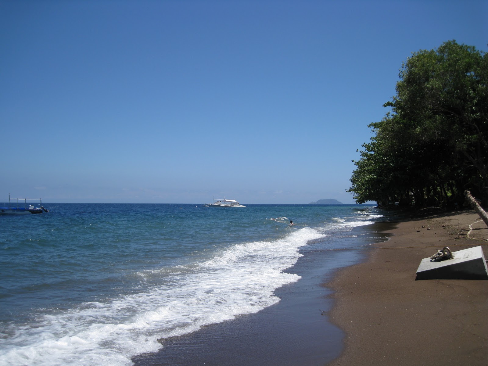 Photo de Poblacion Beach avec plage spacieuse