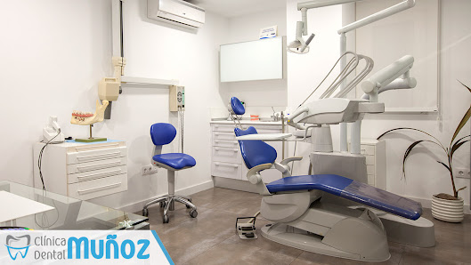 Clínica Dental Muñoz Prta de Purchena, nº 7, 3º-1, 04003 Almería, España