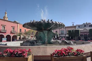 De los Leones Fountain image