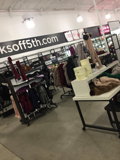 Department Store «Saks OFF 5TH», reviews and photos, 21500 Victory Blvd, Woodland Hills, CA 91367, USA