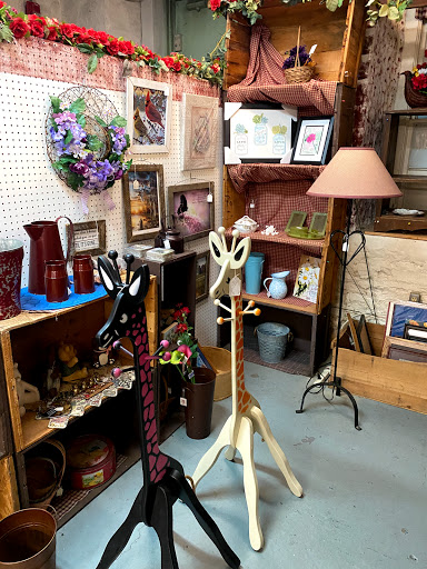 Home Goods Store «Olde Factory», reviews and photos, 139 S Hanover St, Hummelstown, PA 17036, USA