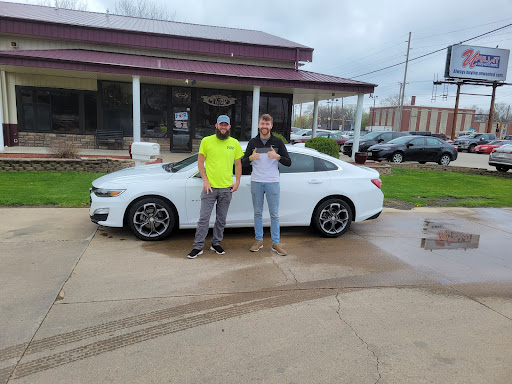 Used Car Dealer «Capital City Motor Company», reviews and photos, 2110 E University Ave, Des Moines, IA 50317, USA