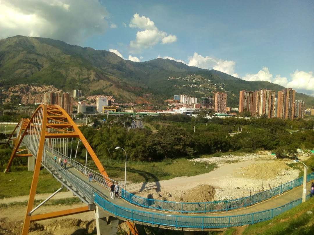 Puente Peatonal Polideportivo