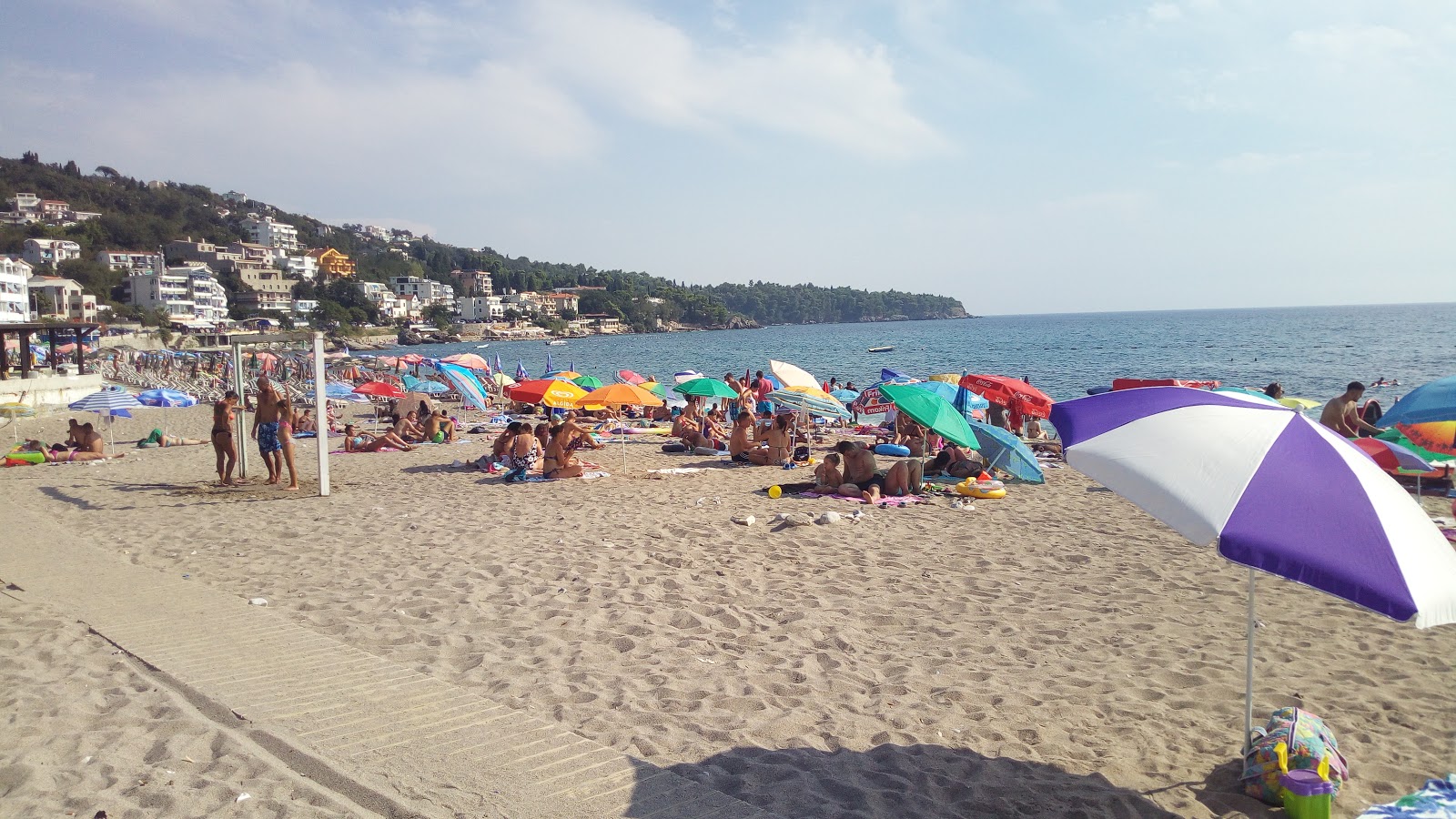 Fotografie cu Sutomore beach - locul popular printre cunoscătorii de relaxare
