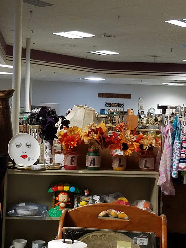 Shopping Mall «Eustis Square Shopping Center», reviews and photos, 218 W Ardice Ave, Eustis, FL 32726, USA