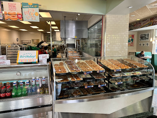 Bakery «Krispy Kreme Doughnuts», reviews and photos, 16415 NW Cornell Rd, Beaverton, OR 97006, USA