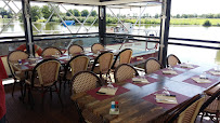 Atmosphère du Restaurant français Restaurant L'Embarcadère à La Truchère - n°10